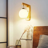 Wandleuchte skandinavisch aus Glas und Holz für Schlafzimmer