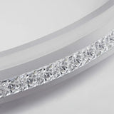 Moderne LED-Ring-Deckenleuchte in Silber aus schräger Perspektive
