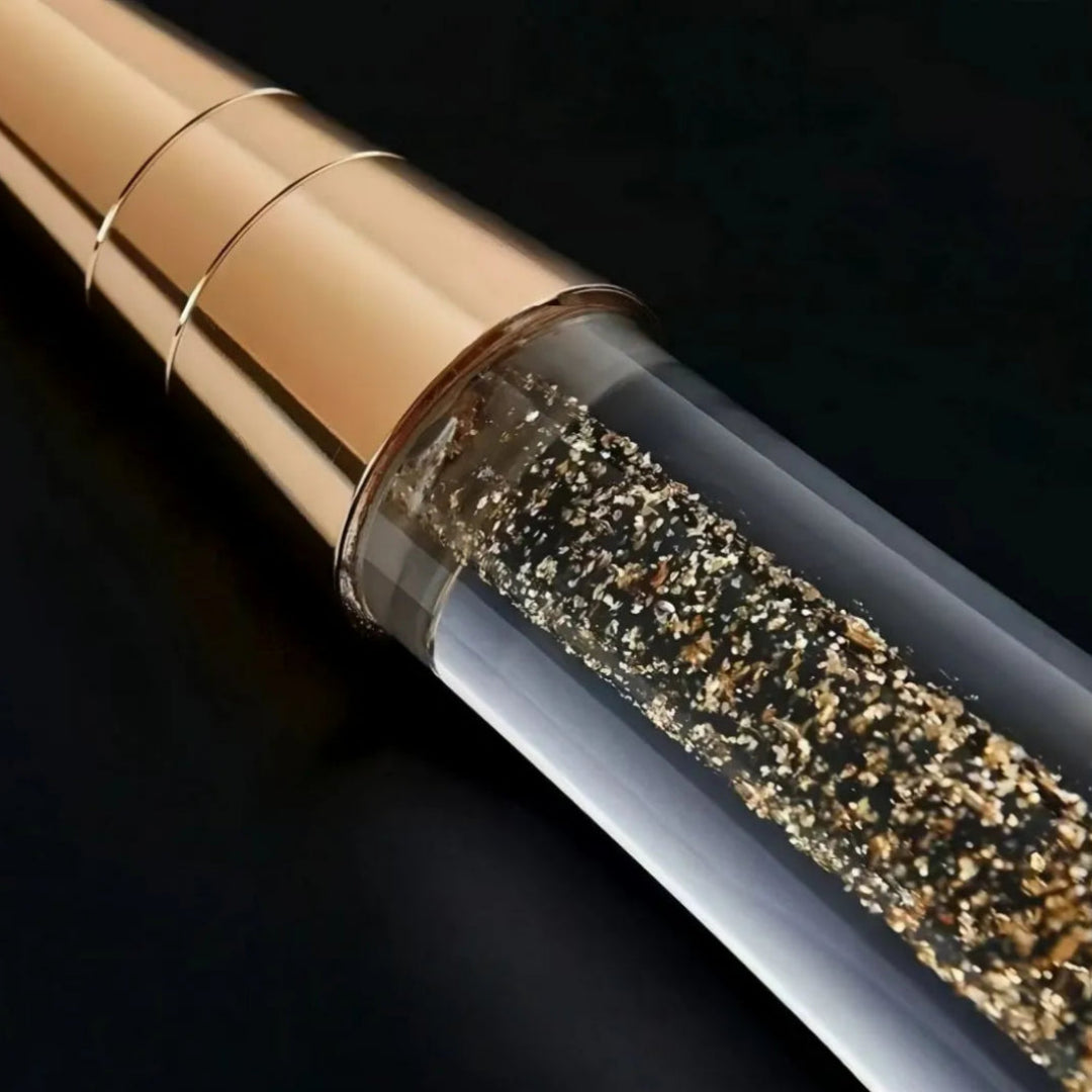 Goldfarbenes Metallgehäuse der modernen Kristall-Pendelleuchte