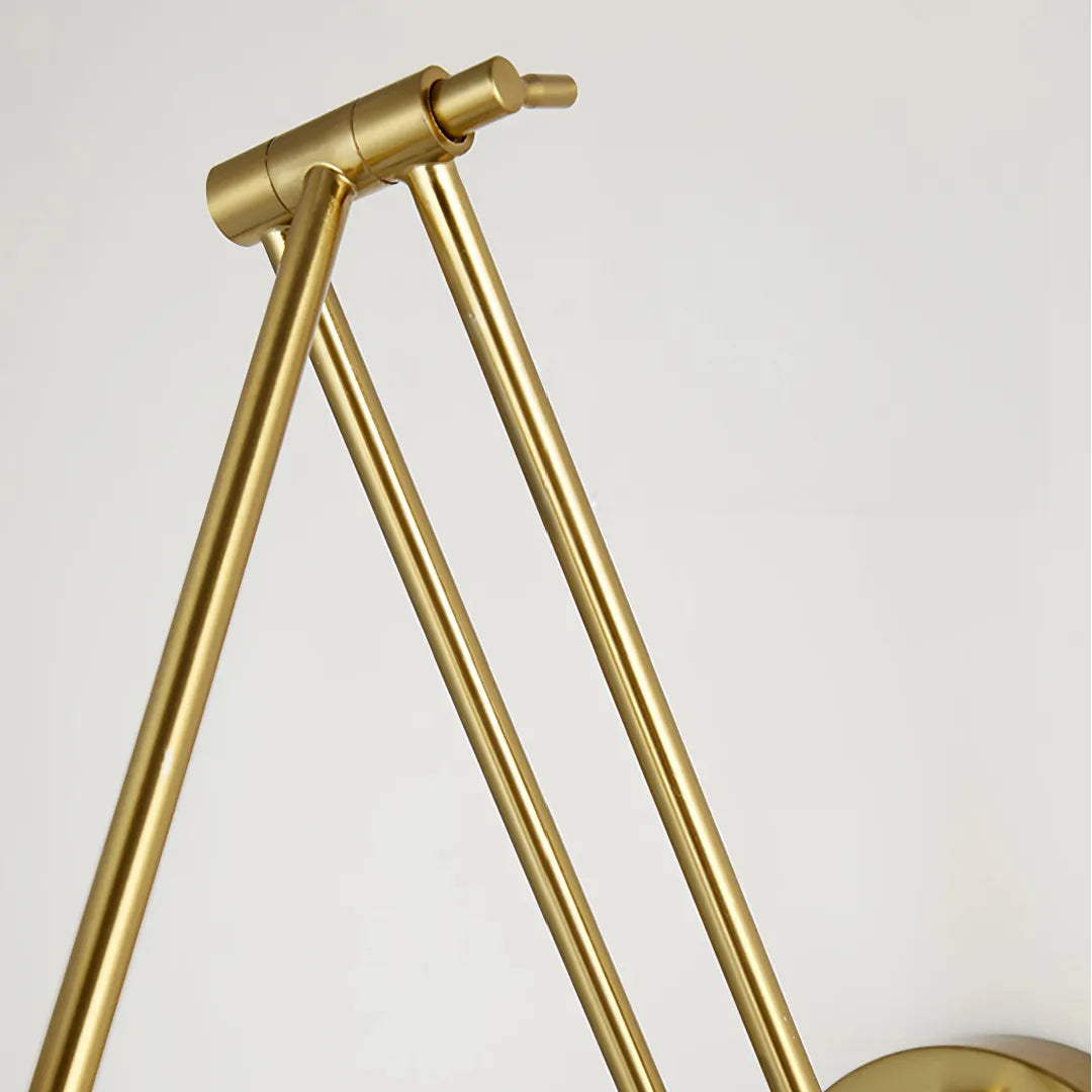 Goldene Wandleselampe mit verstellbarem Lampenkopf