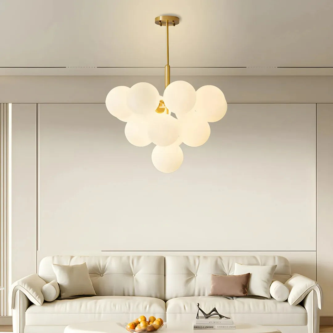 Bubble Kugel-Pendelleuchte eingeschaltet im Esszimmer
