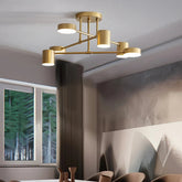 Moderne LED-Deckenleuchte mit sechs Leuchtenköpfen im Esszimmer