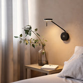 Moderne LED-Wandleuchte mit verstellbarem Kipparm für Schlafzimmer in Schwarz