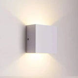 Eckige LED-Außenwandleuchte mit Up-&-Down-Licht und verstellbarem Abstrahlwinkel