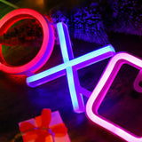 LED-Neon-Dekolicht an der Wand im Gaming-Zimmer