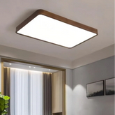 Skandinavische LED Deckenleuchte aus Holz im Wohnzimmer