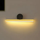 Moderne lange Wandleuchte in Schwarz-Gold für den Innenbereich