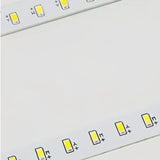 Detailaufnahme der Holzoberfläche und Acrylabdeckung