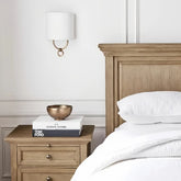 Beige Vintage-Wandleuchte mit Stoffschirm für das Schlafzimmer