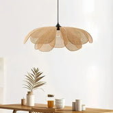 . Skandinavische Rattan Pendelleuchte in Blumenform für Esszimmer
