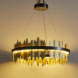 Design-Pendelleuchte in Ringform in Schwarz-Gold für das Wohnzimmer