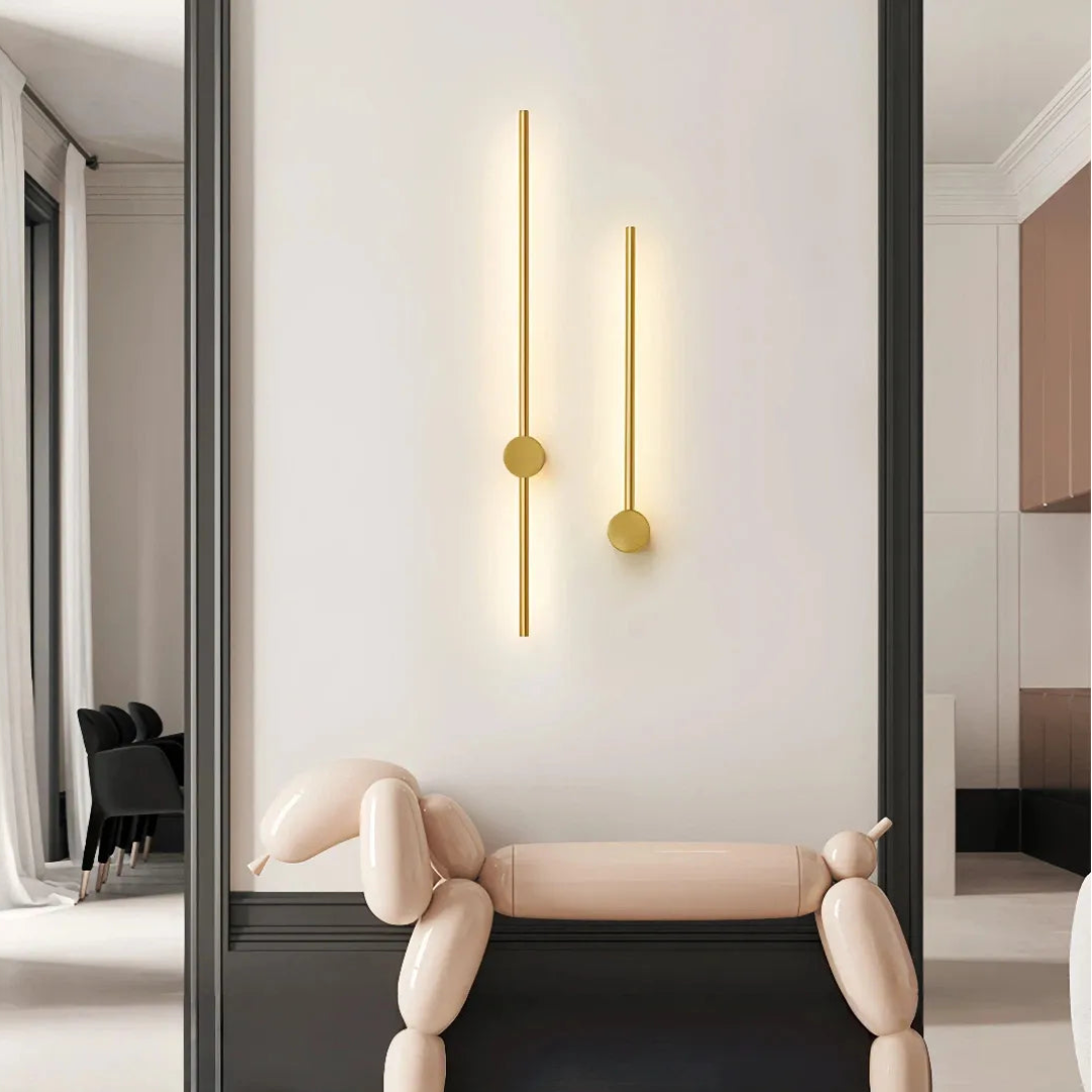 Goldene lineare LED-Wandleuchte für trockene Innenräume