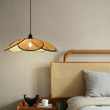 Japanische Pendelleuchte aus Rattan in Blütenform für das Esszimmer