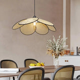 Japanische Pendelleuchte aus Rattan in Blütenform für das Esszimmer