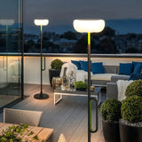 Kabellose Akku-Stehlampe für die Terrasse im modernen Design