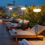 Kabellose Akku-Stehlampe für die Terrasse im modernen Design
