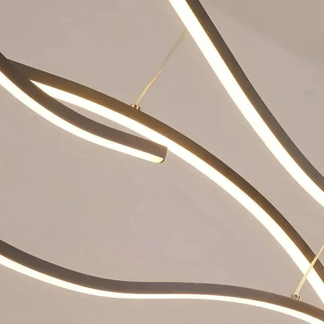 Schwarze LED-Pendelleuchte mit geschwungenem Silikondiffusor