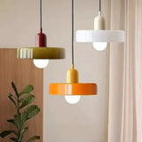 Runde LED Pendelleuchte aus Glas für das Schlafzimmer