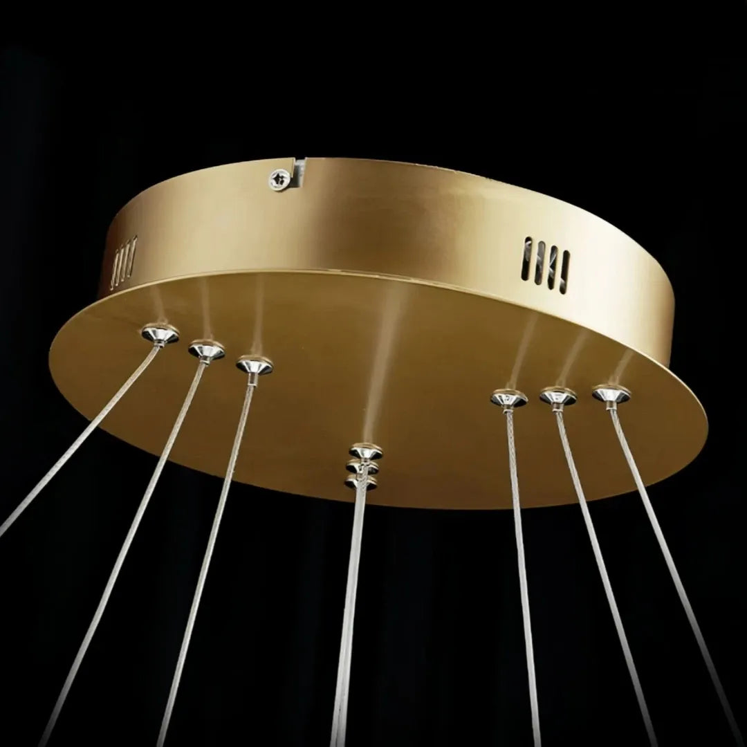 Goldfarbener Metallrahmen der Kristall-Ring-Pendelleuchte