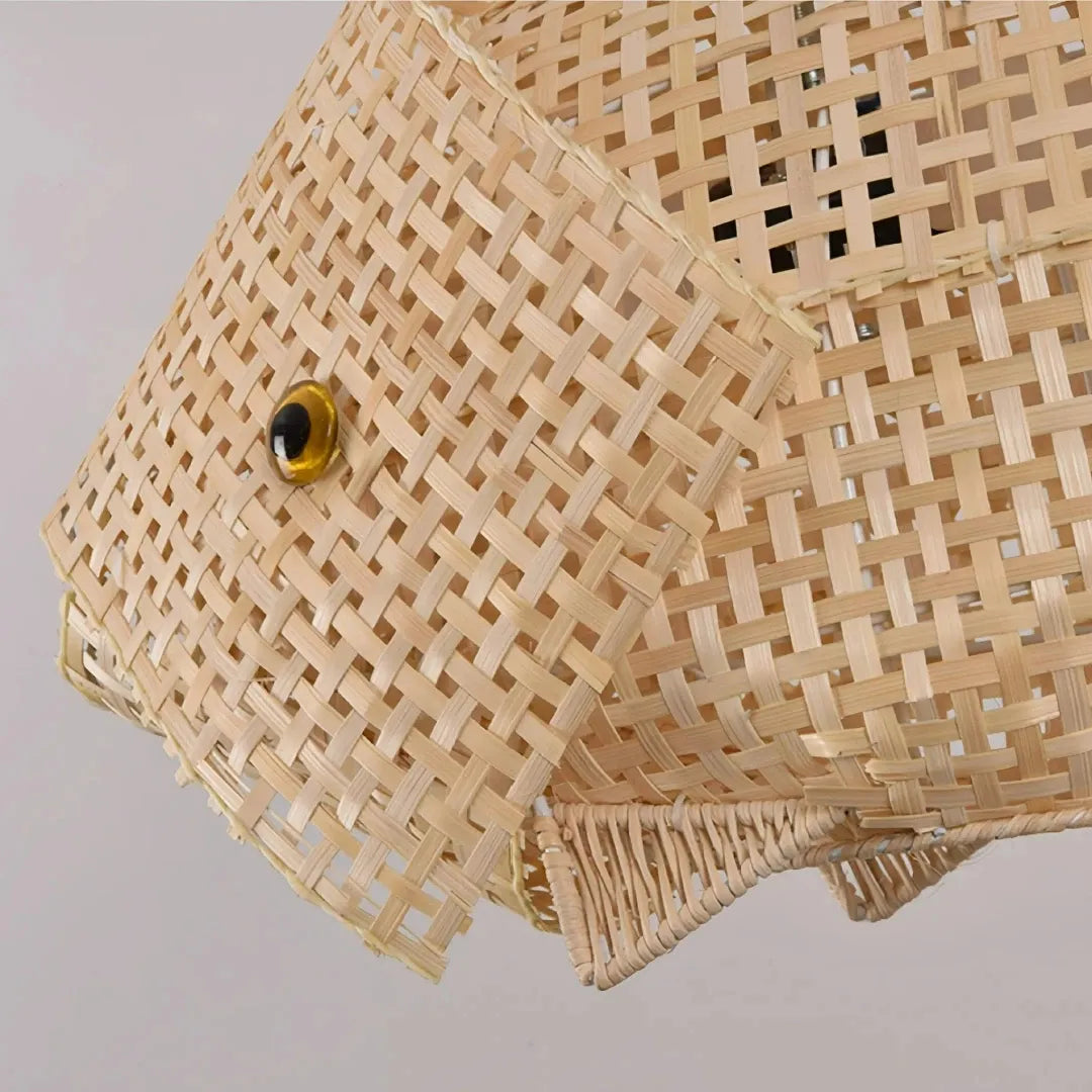 Detailaufnahme des geflochtenen Rattanschirms