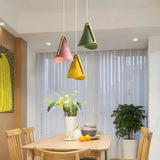 Skandinavische Macaron Pendelleuchte in Kegelform für das Esszimmer