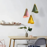 Skandinavische Macaron Pendelleuchte in Kegelform für das Esszimmer