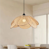 Japanische Pendelleuchte aus Rattan in Blütenform für das Esszimmer