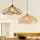 Japanische Pendelleuchte aus Rattan in Blütenform für das Esszimmer