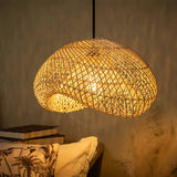 Pendelleuchte aus Rattan im Japandi Stil für Esszimmer