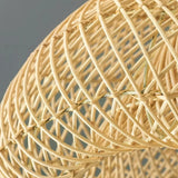 Pendelleuchte aus Rattan im Japandi Stil für Esszimmer