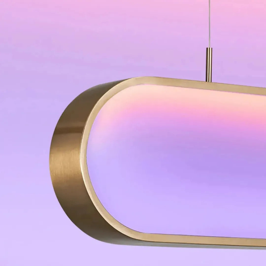 Ovale LED-Pendelleuchte in Gold mit Acrylabdeckung