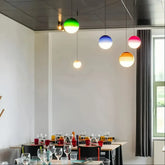Bunte LED Pendelleuchte Kugel aus Glas für Esszimmer