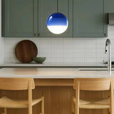 Bunte LED Pendelleuchte Kugel aus Glas für Esszimmer