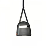 Moderne Pendelleuchte aus Glas und Leder im Helmdesign fürs Esszimmer