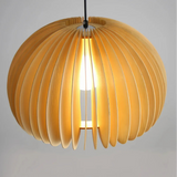 Skandinavische Pendelleuchte aus Holz in Kürbisform für das Esszimmer