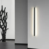 Längliche LED-Wandleuchte in Schwarz, dimmbar, ideal fürs Wohnzimmer