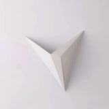 Minimalistische LED-Wandleuchte aus Metall in Dreiecksform