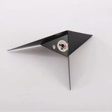 Minimalistische LED-Wandleuchte aus Metall in Dreiecksform