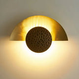 Goldene LED-Wandlampe aus Metall für das Wohnzimmer