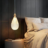 Moderne Pendelleuchte aus Acrylglas mit Tropfenaufhängung fürs Schlafzimmer