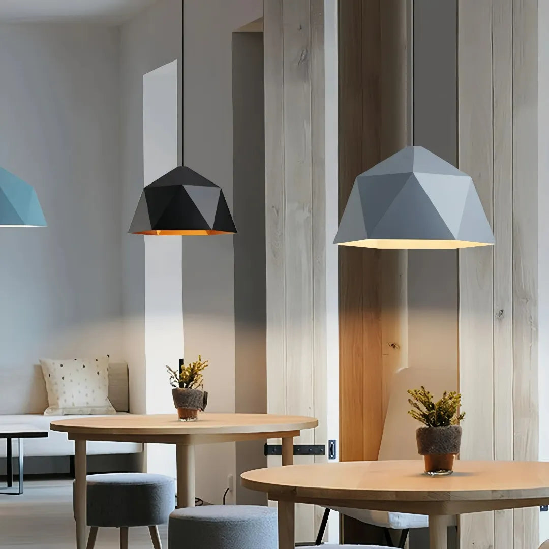 Moderne LED Pendelleuchte aus Metall für Esszimmer in Schwarz