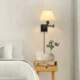 Moderne Wandleuchte fürs Schlafzimmer mit Stoffschirm und verstellbarem Arm, dimmbar