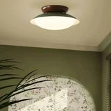 Moderne Deckenleuchte im Schalendesign für den Flur