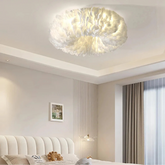 Feder-Deckenleuchte im Wohnzimmer als dekorative Deckenbeleuchtung