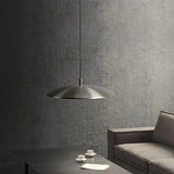 Moderne LED-Pendelleuchte im UFO-Design für das Esszimmer