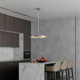 Moderne LED-Pendelleuchte im UFO-Design für das Esszimmer