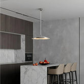 Moderne LED-Pendelleuchte im UFO-Design für das Esszimmer
