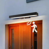Moderne LED Außenwandleuchte mit Bewegungsmelder in Schwarz, IP65, 40–60 cm