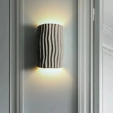 Moderne LED Wandleuchte Up and Down mit Rillendesign für Schlafzimmer