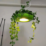 Moderne Pendelleuchte mit Blumentopf für Balkon mit Kunstpflanze